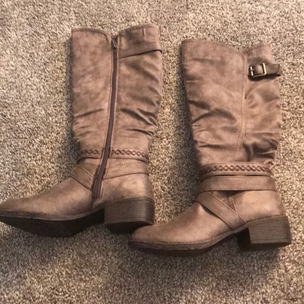 Brown suede boots 8.5